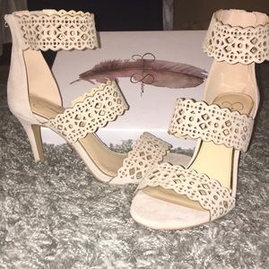 NIB GORGEOUS Jessica Simpson Sueded Nude Heels